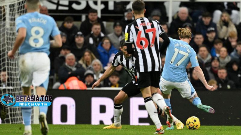Newcastle vs Man City rượt đuổi nhau trong trận đấu