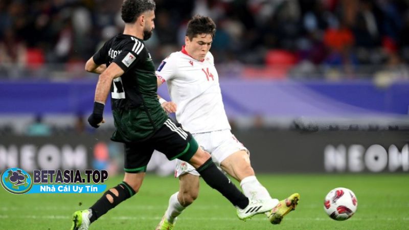 Tajikistan thi đấu vượt trội hơn UAE 