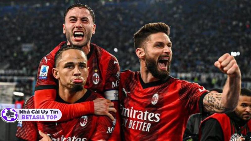Cuối trận, AC Milan ghi được bàn thắng và thắng toàn trận